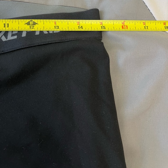 Nike Capri leggings excellent shape. Thin. - Picture 8 of 9